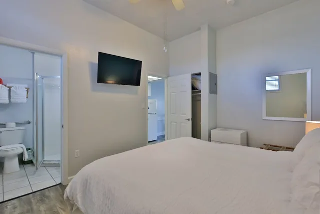 جناح كلاسيكي بسرير كينج، Coastal Waters Inn 2/4