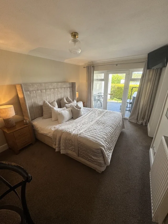 Cozy, King Bed, Adult Only, Hot Tub، Beech Hill Hotel Spa 1/2