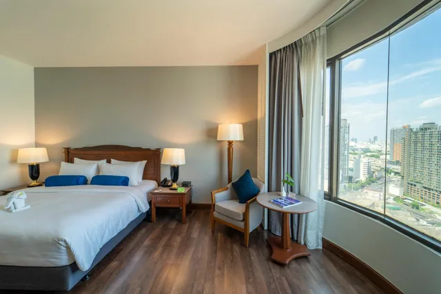 Premier, King and Twin Beds, Sky View، Century Park Hotel 1/6