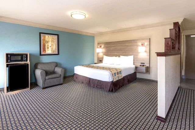 جناح استوديو ديلوكس بسرير كينج، Red Lion Inn & Suites Houston IAH Airport 3/10