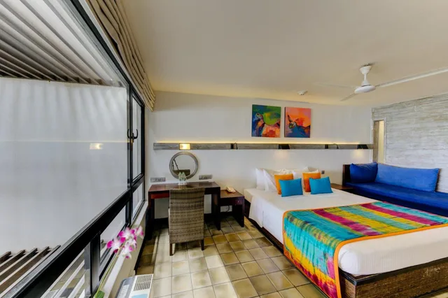 Ocean, Superior, King Bed, with View، Hikka Tranz By Cinnamon 2/2