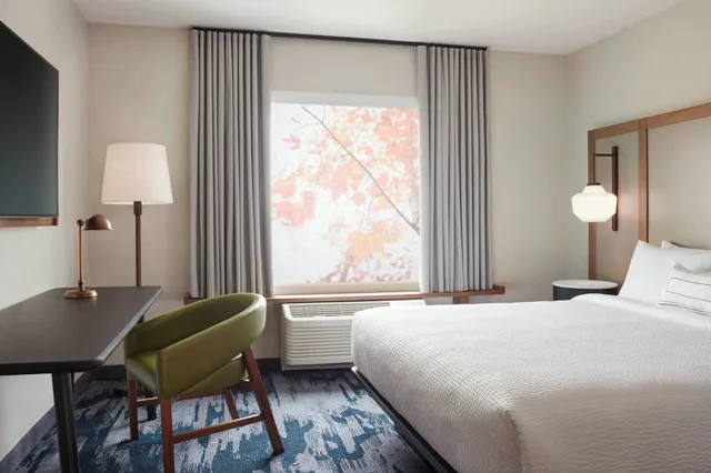 غرفة بسرير كينج لذوي الإعاقة، Fairfield Inn & Suites by Marriott Clear Lake 1/2
