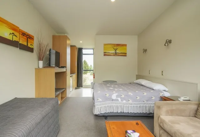 استوديو تنفيذي ثلاثي بسرير مزدوج وسرير فردي، Sunset Motel 1/2
