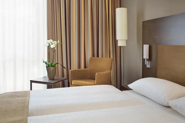 غرفة قياسية بسريرين منفصلين، INTERCITYHOTEL DARMSTADT 3/4