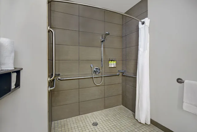 غرفة بسرير كوين لذوي الإعاقة، HOLIDAY INN EXPRESS ADRIAN 2/2