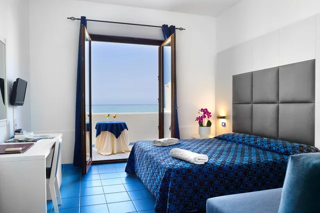 Deluxe, Triple, Sea View, Terrace, La Battigia 6/10