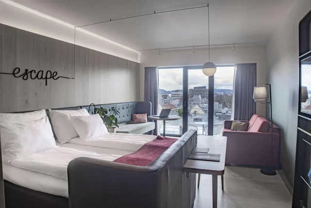 غرفة بشرفة مفردة بسرير كينج، Hotel Norge By Scandic 1/3