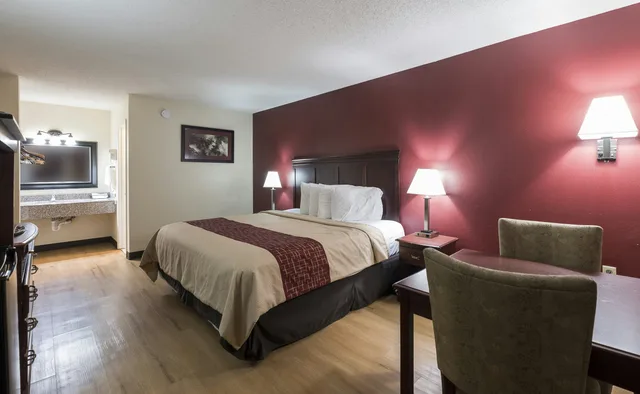 غرفة سوبيريور بسرير كينج، Red Roof Inn Chipley 7/9