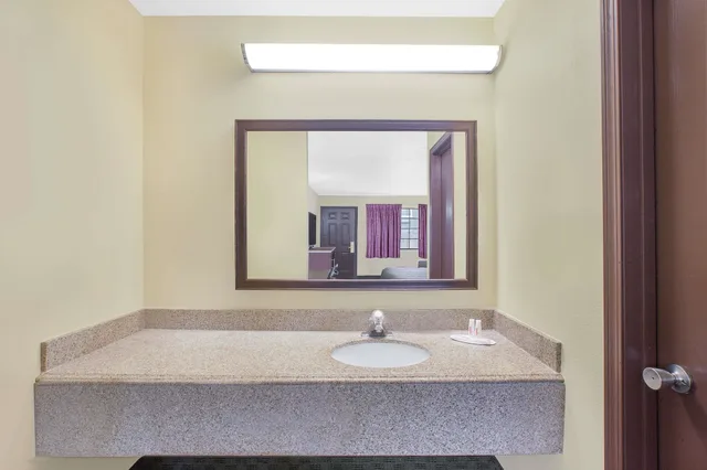 غرفة بسريرين كوين، Days Inn by Wyndham Fayetteville 2/2