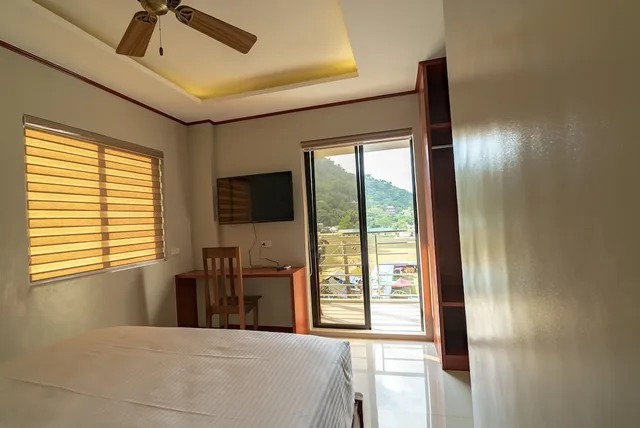 Deluxe, Queen Bed, Balcony, Coral Cliff Hotel 3/5