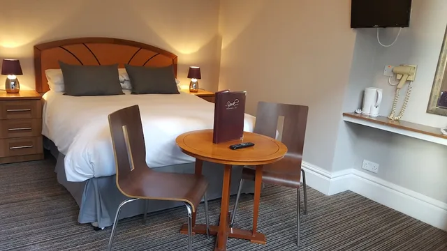 Standard, Double Bed, The York Hotel 2/2