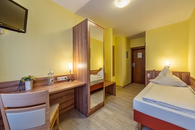 غرفة مفردة، Windsor Hotel 2/6