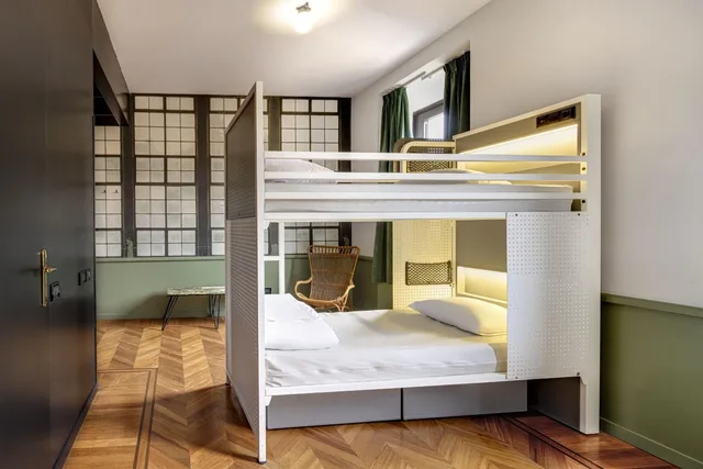 Female Dorm, 4 Beds, Generator Hostel Rome 1/10