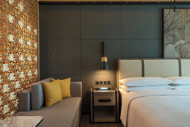 غرفة ديلوكس بسرير كينج بإطلالة على الحديقة بشرفة، Renaissance Xiamen Hotel 4/10