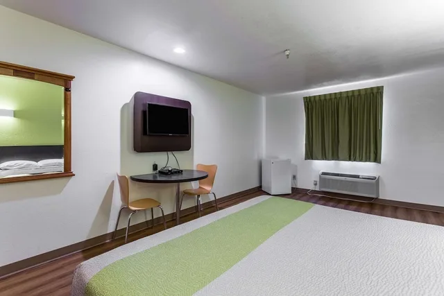 جناح بسرير كينج، Motel6 Moriarty, NM 7/8
