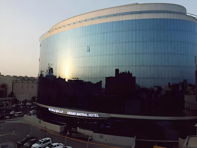 غرفة ديلوكس بسرير كوين وسرير كوين بإطلالة على المدينة، فندق جراند ميرال(Mayral Grand For Hotel Apartments) 1/1