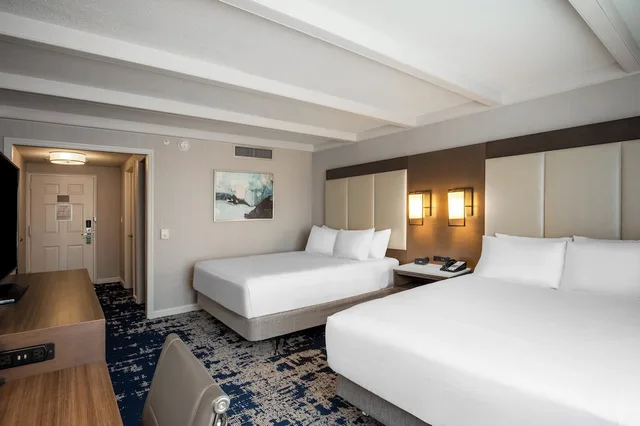 غرفة قياسية بسريرين كوين لذوي الإعاقة، Crowne Plaza Albany The Desmond Hotel (ex The Desmond Hotel Albany) 1/6