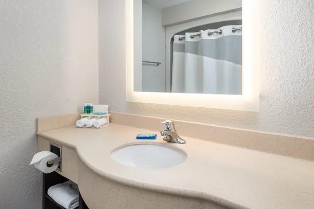 غرفة بسريرين كوين، Best Western Plus 1000 Islands Hotel & Suites 2/2