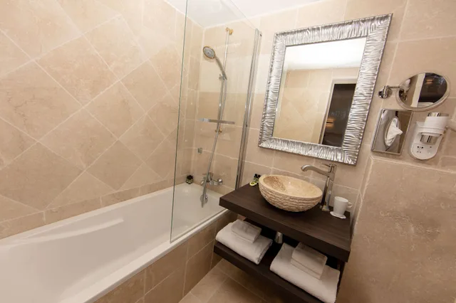Roof Top, Queen Bed، Hostellerie De L Abbaye 4/5