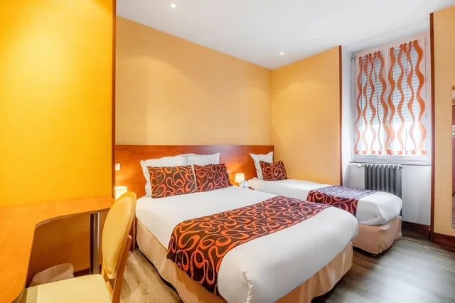 Room, Triple, 1 Double and 1 Single Bed, The Originals City Hotel Regina, Perigueux 4/4