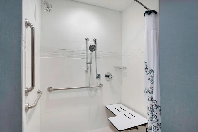 استوديو بسرير كينج مع أريكة لذوي الإعاقة، Residence Inn Kingston 2/5