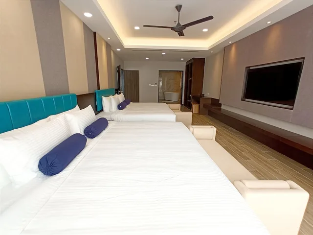 Istana, Penthouse, 4 King Beds، Pacific Regency Beach Resort Port Dickson 3/5