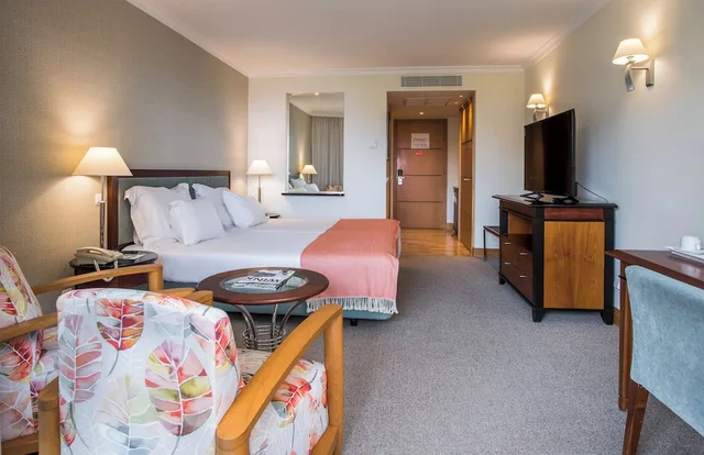 غرفة بسرير مزدوج أو سريرين منفصلين بإطلالة جزئية على البحر، Pestana Grand Premium Ocean Resort 5/10