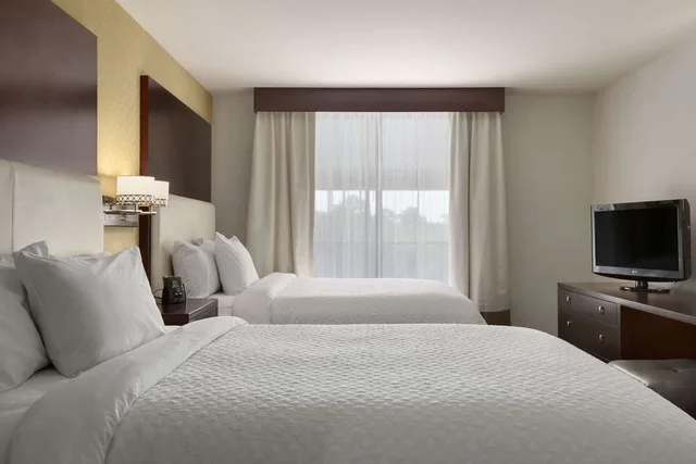 جناح بسريرين كوين، Embassy Suites By Hilton Savannah Airport 1/2
