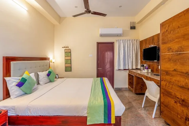 غرفة قياسية بسرير كينج، Treebo Grace Inn 1/10