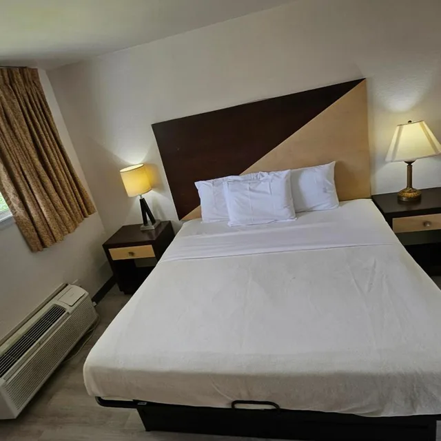 استوديو بسرير كينج، Budget Inn 3/4