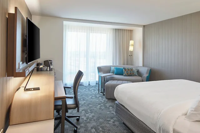 غرفة بسرير كينج، Courtyard by Marriott Baltimore Downtown/McHenry Row 1/4