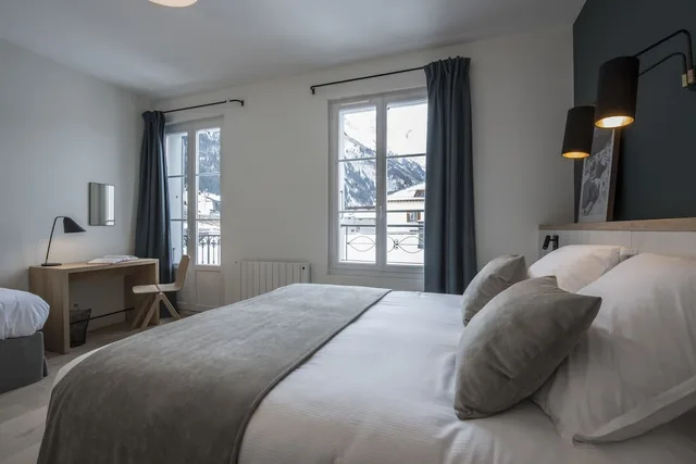 شقة سوبيريور بسرير كوين وسرير فردي بإطلالة على الجبل بغرفة نوم واحدة مع أريكة، Appart hotel Le Genepy 4/10