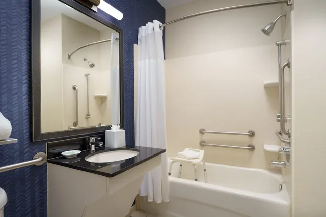 غرفة بسرير كينج، Fairfield Inn Suites Boca Raton 4/8