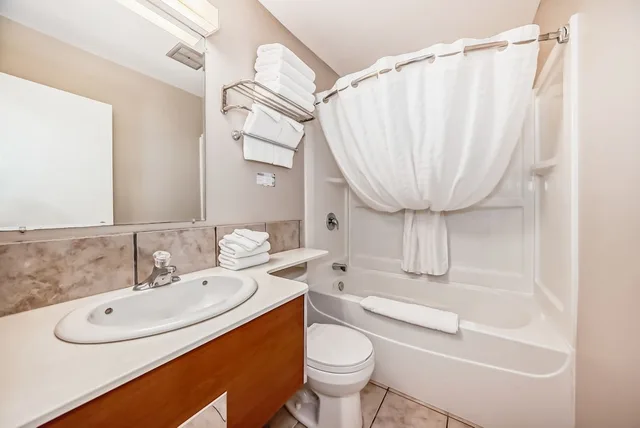 Standard, 2 Double Beds, Jasper Inn And Suites 4/5