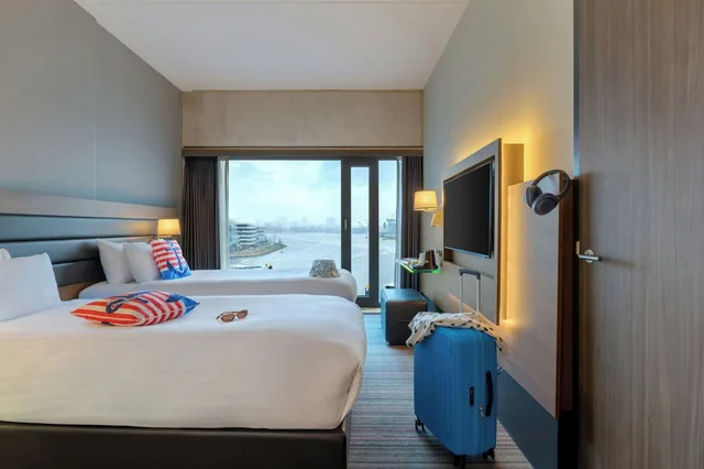 Standard, Twin Beds, Moxy Amsterdam Houthavens 4/7