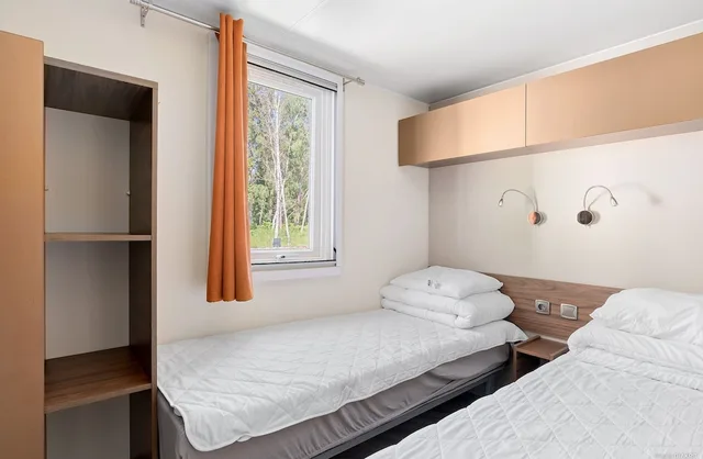 3 Bedrooms, Premium, 1 Double and 4 Single Beds، First Camp Lilleby 1/8