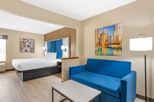 Standard, King Bed, Sofa, Best Western Forsyth - Decatur 4/6
