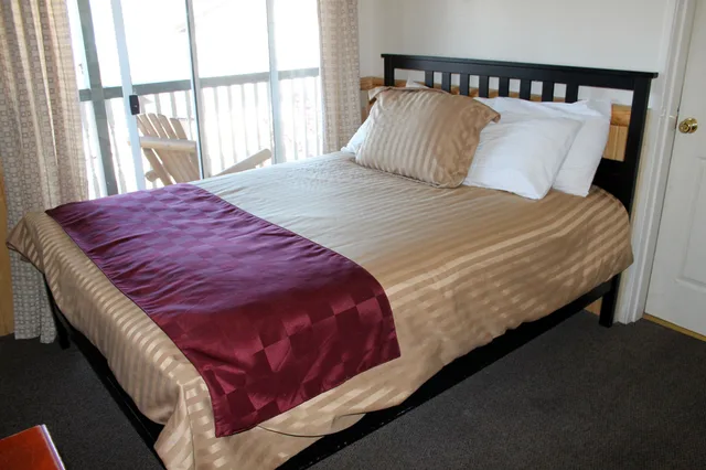 2 Bedrooms, Family Suite, King and Queen Bed, Lake View, Fireside Lodge 1/2