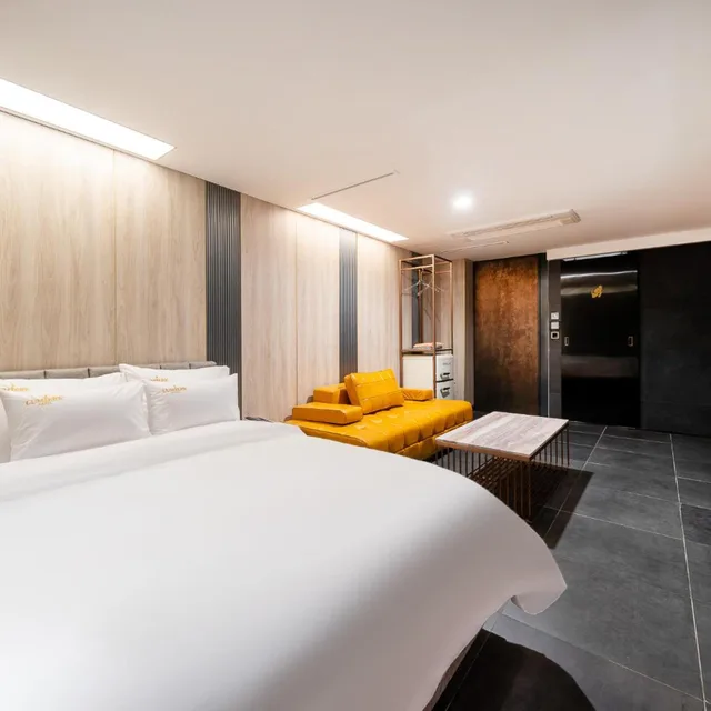Deluxe, Single, King Bed, No Parking، Adlige Hotel 1/3