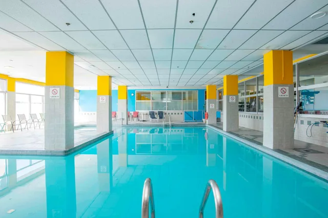 غرفة تنفيذية بسرير كينج بإطلالة على المدينة مع أريكة، Sandman Hotel Montreal-Longueuil 1/1