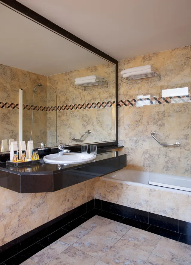 Connecting, Melia, King Bed، Melia Granada 8/8