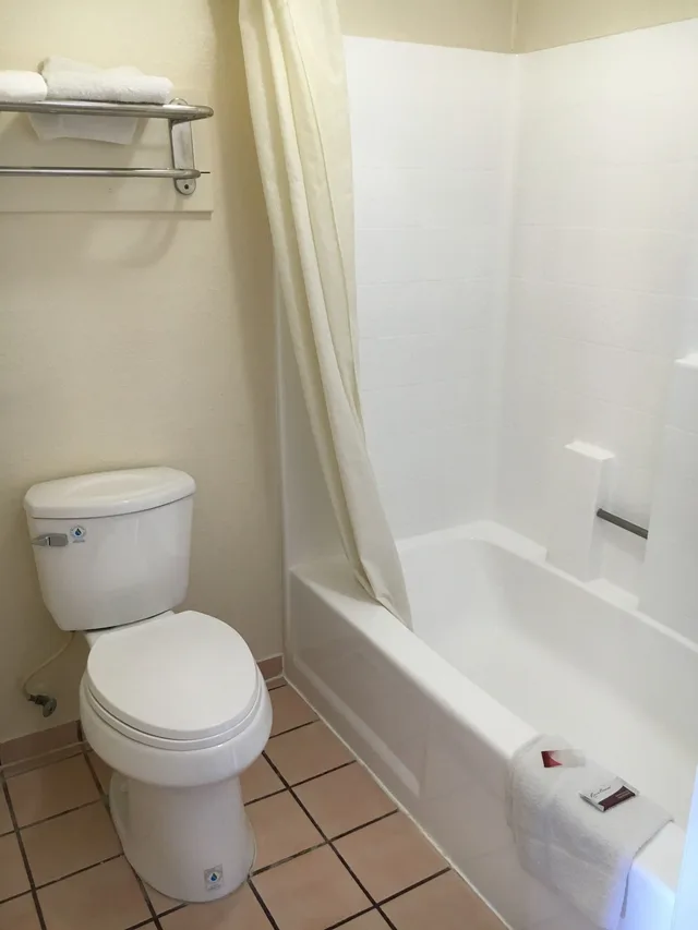 غرفة قياسية بسريرين كوين، Economy Inn 1/2