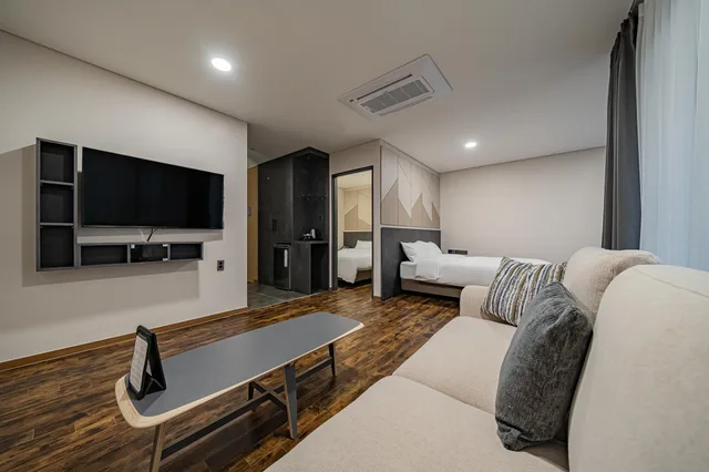 غرفة عائلية بسريرين كوين، Urbanest Hotel 1/2