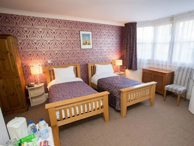 Deluxe, Twin Beds, Front View, The Buttery Guest House 2/4