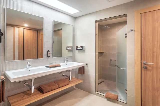 Connecting, 1 King and 2 Double Beds, RIU Flamingos - All Inclusive 9/9