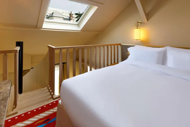 دوبلكس بسرير كوين مع أريكة، Le Belgrand Hotel Paris Champs Elysees, Tapestry Collection by Hilton 1/2