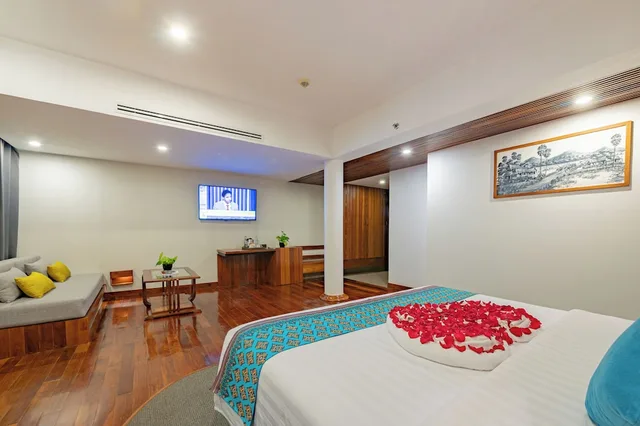Executive, Suite, King Bed, Pool View, Sofa, Hotel Somadevi Boutique 6/10
