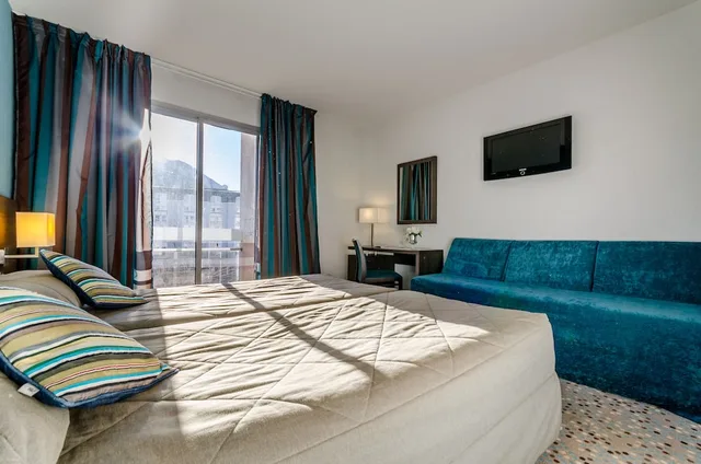 غرفة ثلاثية بثلاثة أسرّة، HOTEL MIRAMONT 1/5