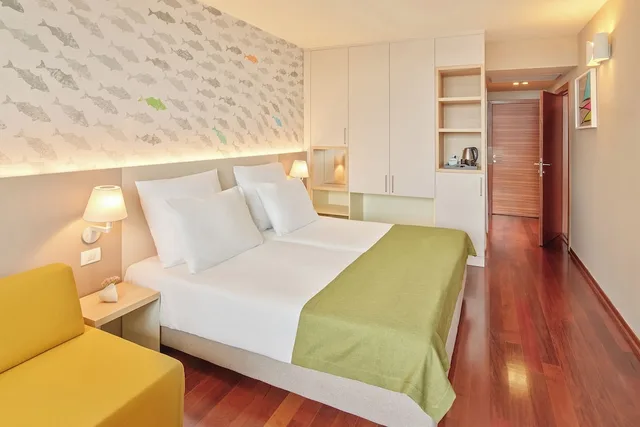 غرفة عائلية بأربعة أسرّة بشرفة، Island Hotel Istra 1/6