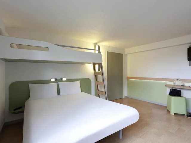 غرفة ثلاثية بسرير بطابقين، Ibis Budget Tarbes 1/2